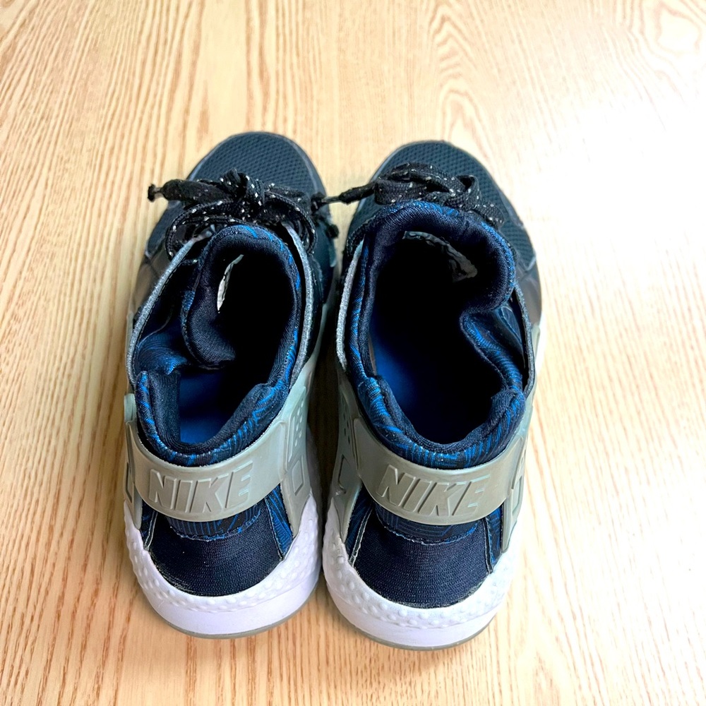 Youth 5.5 Nike’s!